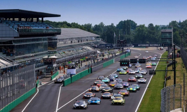 Il GT World Challenge torna a Monza con Valentino Rossi. Al via la vendita dei biglietti