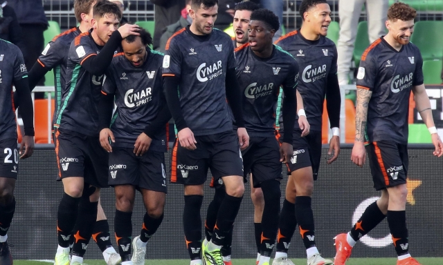 Venezia in vetta, Frosinone frenato dal pareggio. Cesena crolla ancora