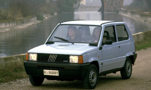 Per ogni elettrica in Italia ci sono 10 auto Euro 0 o 1