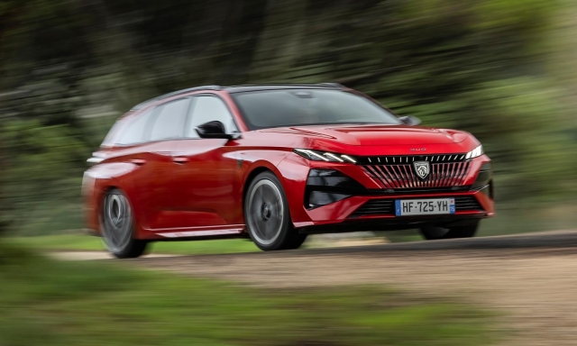 Peugeot 308 plug-in hybrid, la prova della station wagon da 195 Cv: come va e prezzi