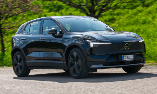 Volvo EX30 Cross Country: la prova del Suv compatto con il "pallino" dello sterrato