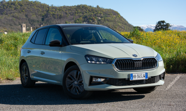 Škoda Fabia 2026: nuovi allestimenti, stessa praticità. Come va e quanto costa