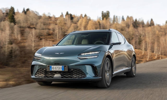 Genesis GV60, la prova: come va e prezzi del Suv coupé dall'anima sportiva