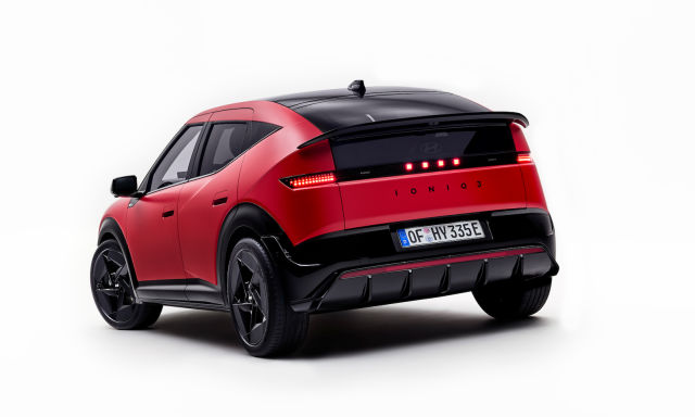 Hyundai Ioniq 3 tra Suv e hatchback: design, interni, dati tecnici