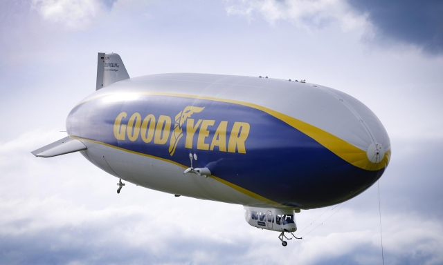 Sopra il mito di Imola: in volo col dirigibile Goodyear tra la quiete e il rombo del Wec