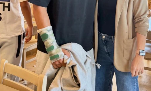 Alcaraz, foto col tutore fa il giro del web. Lopez: "Così Roma e Parigi sono a forte rischio"