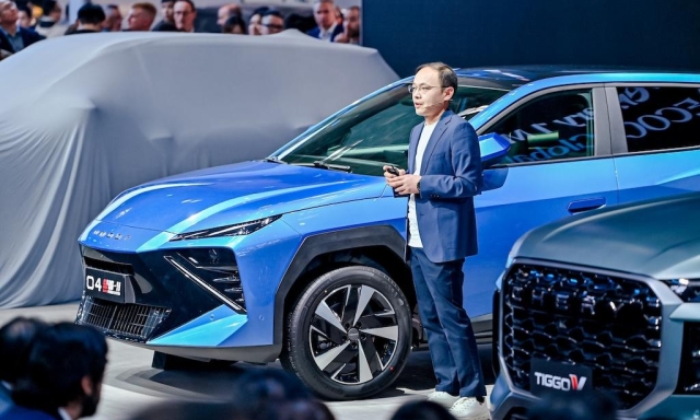Omoda 4 sbarca in Italia, crossover full hybrid e plug-in