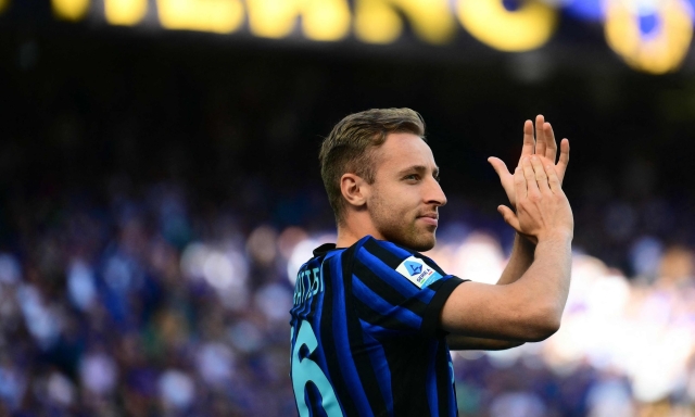 Zero minuti in campo, applausi timidi e un sorriso... il triste addio di Frattesi a San Siro