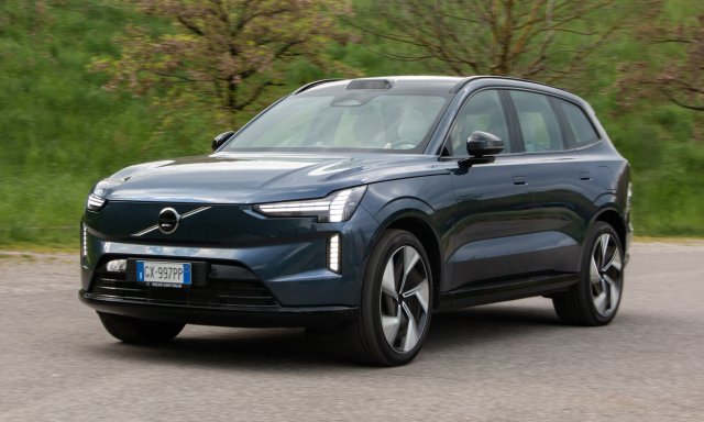 Volvo EX90, come va il maxi SUV elettrico svedese