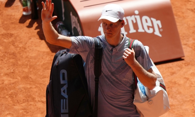 Sinner, il programma verso Wimbledon: visita al J Medical per capire che è successo a Parigi, poi riposo e...
