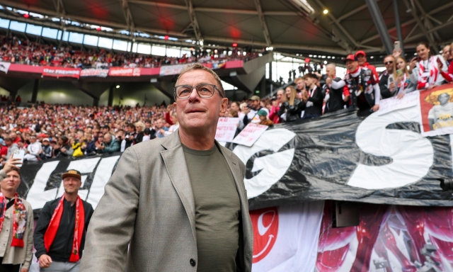 "Resta con noi fino al 2028!" I tifosi austriaci pregano Rangnick. Lui glissa e (ri)vedrà il Milan