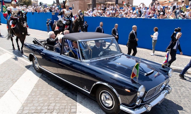 Festa del 2 giugno: la Lancia Flaminia del presidente della Repubblica