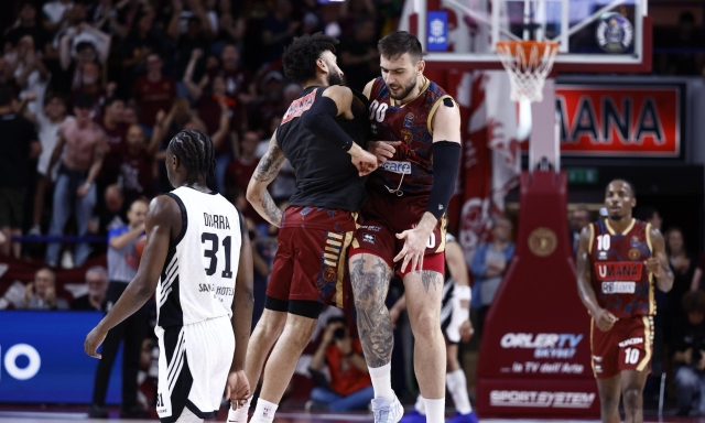 Venezia batte di nuovo la Virtus ed è a un passo dalla finale scudetto. Hackett, testata ed espulsione
