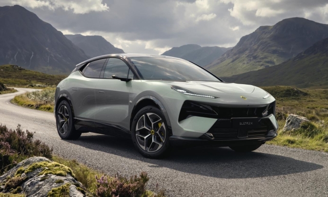 Lotus Eletre ibrida plug-in, aperti gli ordini: prezzi e dettagli