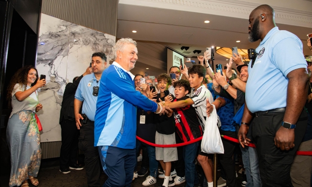 La Nazionale non c’è, ma gli azzurri sì: da Baggio a Vieri, le leggende abbracciano i tifosi a Toronto