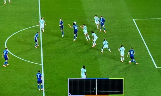 L'"onda" che ha fatto annullare il gol del 2-2 di Gvardiol: come funziona il chip dentro al pallone