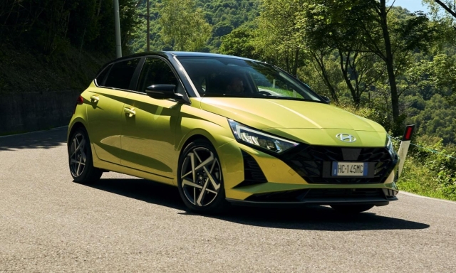 Hyundai i20 1.0 T-Gdi Dct: pregi e difetti della piccola coreana completa di tutto