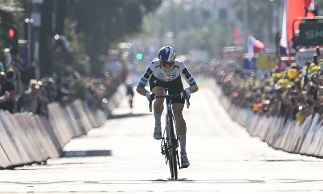 Tour de France Femmes: colpaccio Vollering, Longo Borghini seconda e sogna il podio nella generale