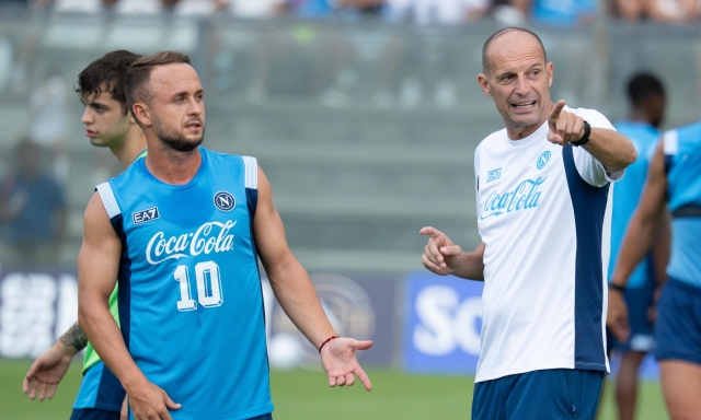 Napoli, Allegri va avanti con il 4-3-3. Da valutare Beukema e Neres per il debutto col Genoa