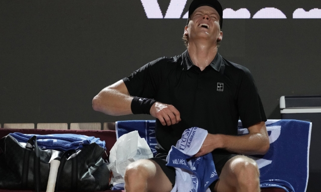 Sinner si arrende, il n. 1 al mondo non giocherà gli Us Open: "Sono triste e deluso, mi serve ancora tempo"