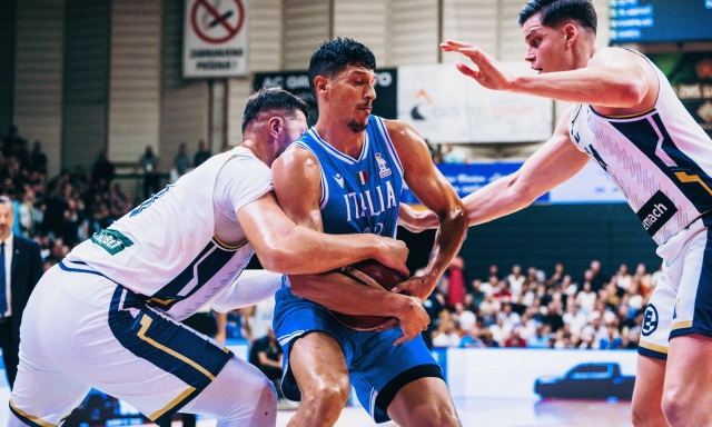 L'Italia rimonta, ma non basta: ko contro la Bosnia di un enorme Nurkic. E lunedì c'è la Serbia di Jokic