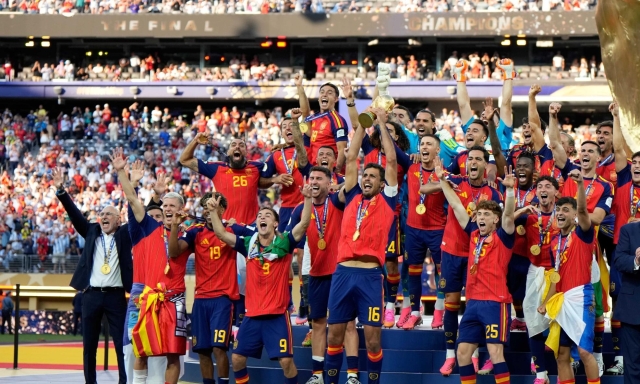 Spagna spaccata! Barcellona cancella l'omaggio ai campioni, i baschi li fischiano. De La Fuente: "Che pena"