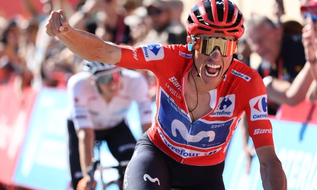 Volata a sorpresa, vince il francese Trochon. Mas sempre leader