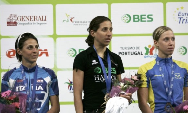 Nadia Cortassa (a sinistra) sul podio continentale con Fernandez e Norden (Spomedis)