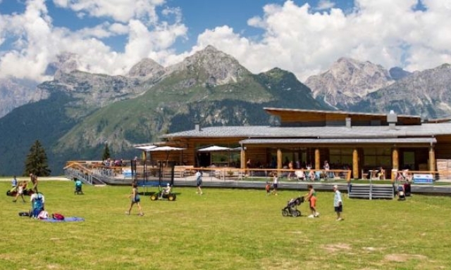 L'altopiano della Paganella sulle Dolomiti in Trentino