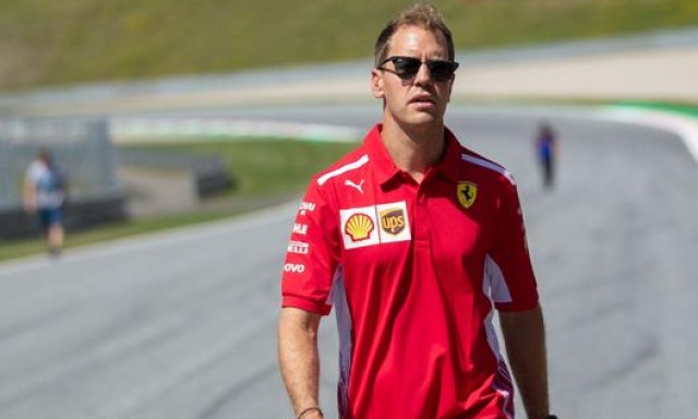 Vettel nell'ispezione di pista allo Spielberg. Afp