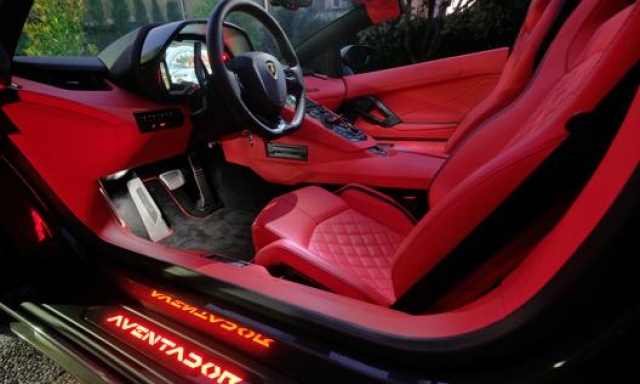 L'Aventador S-Roadster vista dall'interno. Foto Luca Bracali