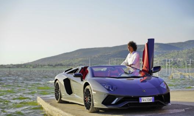 La Lamborghini con vista laguna di Orbetello. Foto Luca Bracali