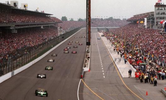Il circuito di Indianapolis in una gara di IndyCar Series del 1996. Ap