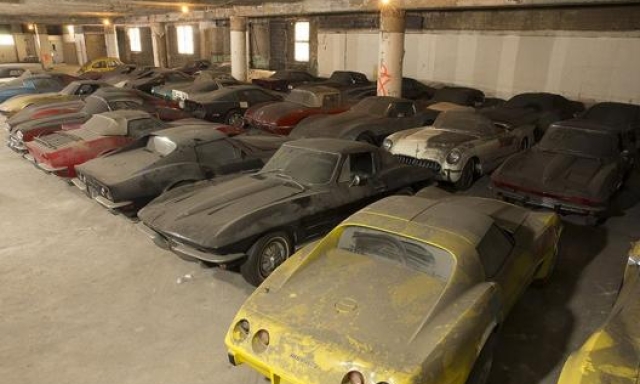 Le 36 Corvette hanno “dormito” in un garage di New York fino al 2014, protette dalla spessa povere accumulata
