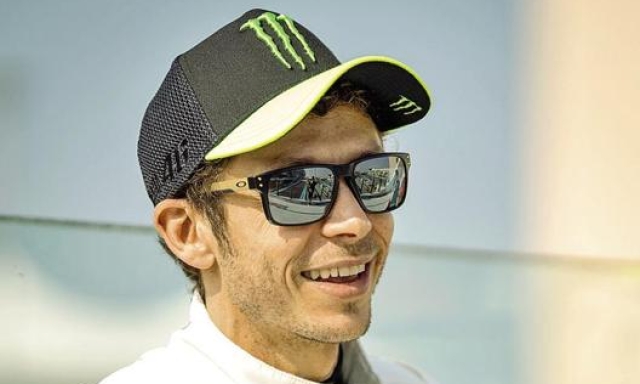 Valentino Rossi, 40 anni, in un momento di pausa nella corsa di Abu Dhabi