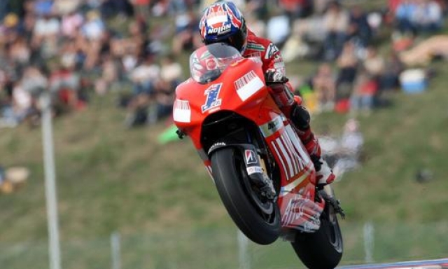 Casey Stoner in azione sulla Ducati Desmosedici GP8