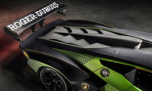 Lamborghini Essenza Scv12 monta un motore posteriore da V12 aspirato da 6,5 litri e 830 cavalli
