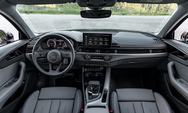 Interni eleganti e tecnologici per la nuova gamma Audi A4