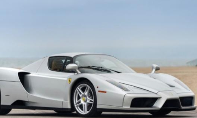 La Ferrari Enzo del 2003: prezzo stimato circa 2 milioni di euro