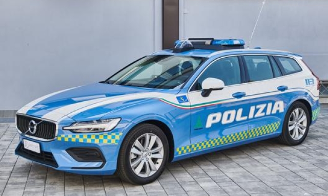 Una  delle 25 Volvo V60 consegnate alla Polizia Stradale di Veneto e Friuli Venezia Giulia.