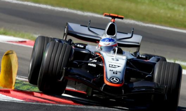 La McLaren di Juan Pablo Montoya a Monza nel 2005. Ansa