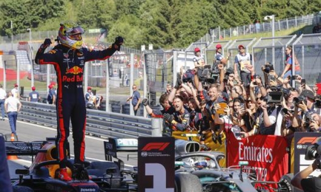 Max Verstappen festeggia la vittoria nel GP Austria 2019. Epa