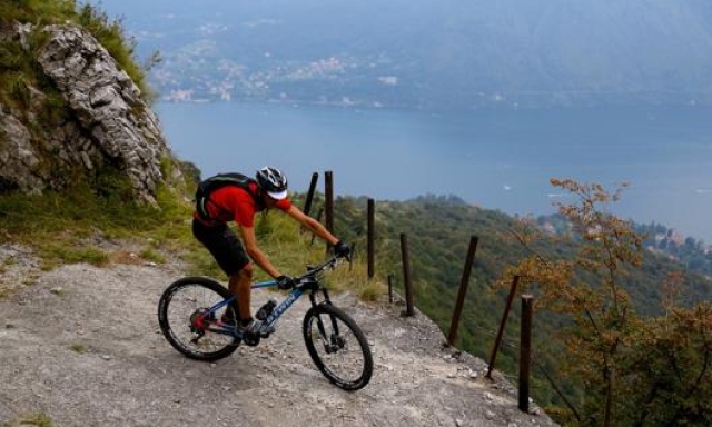 Un passaggio della discesa dal Rifugio Venini al Lago di Como. Masperi