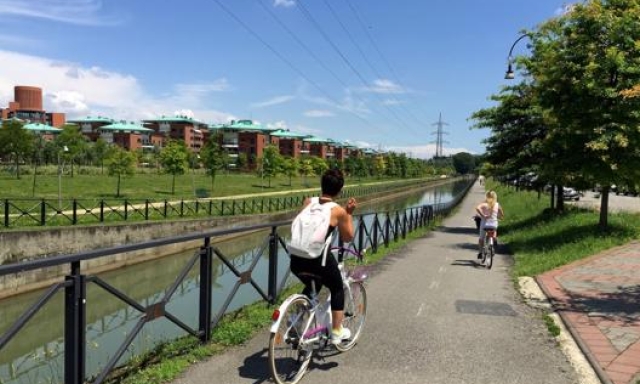La ciclopedonale del Naviglio della Martesana a nord-est di Milano. Masperi