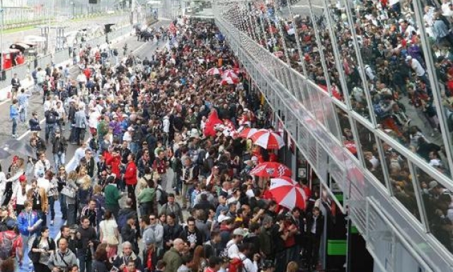 Il paddock di Monza in una normale giornata di gran premio