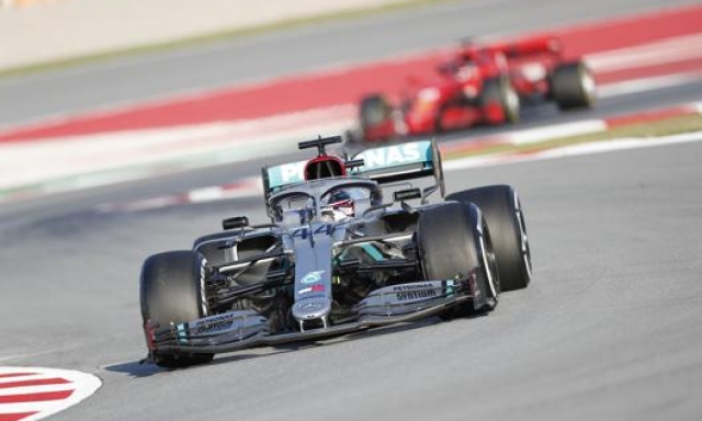 La Mercedes W11 di Lewis Hamilton durante i test di febbraio al Montmelò. Ap