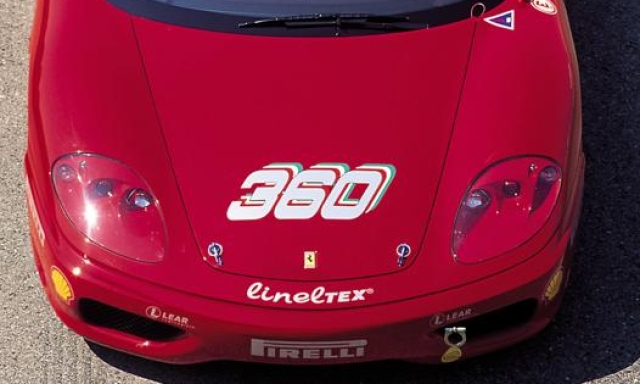 La versione F360 Modena Challenge ha ricevuto poche modifiche, essenzialmente limitate ai sistemi di sicurezza necessari per le gareggiare in pista
