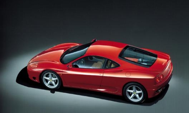 La Ferrari 360 Modena ha un motore V8 3.6 da 400 cavalli