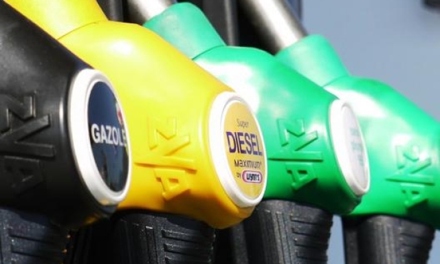 Prezzi benzina e diesel in calo: ecco di quanto