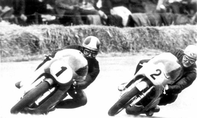Agostini e Hailwood ad Assen nel 1967. Ap